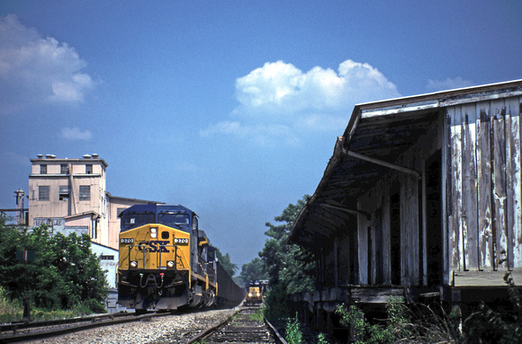 Westbound empty hoppers at Shelby